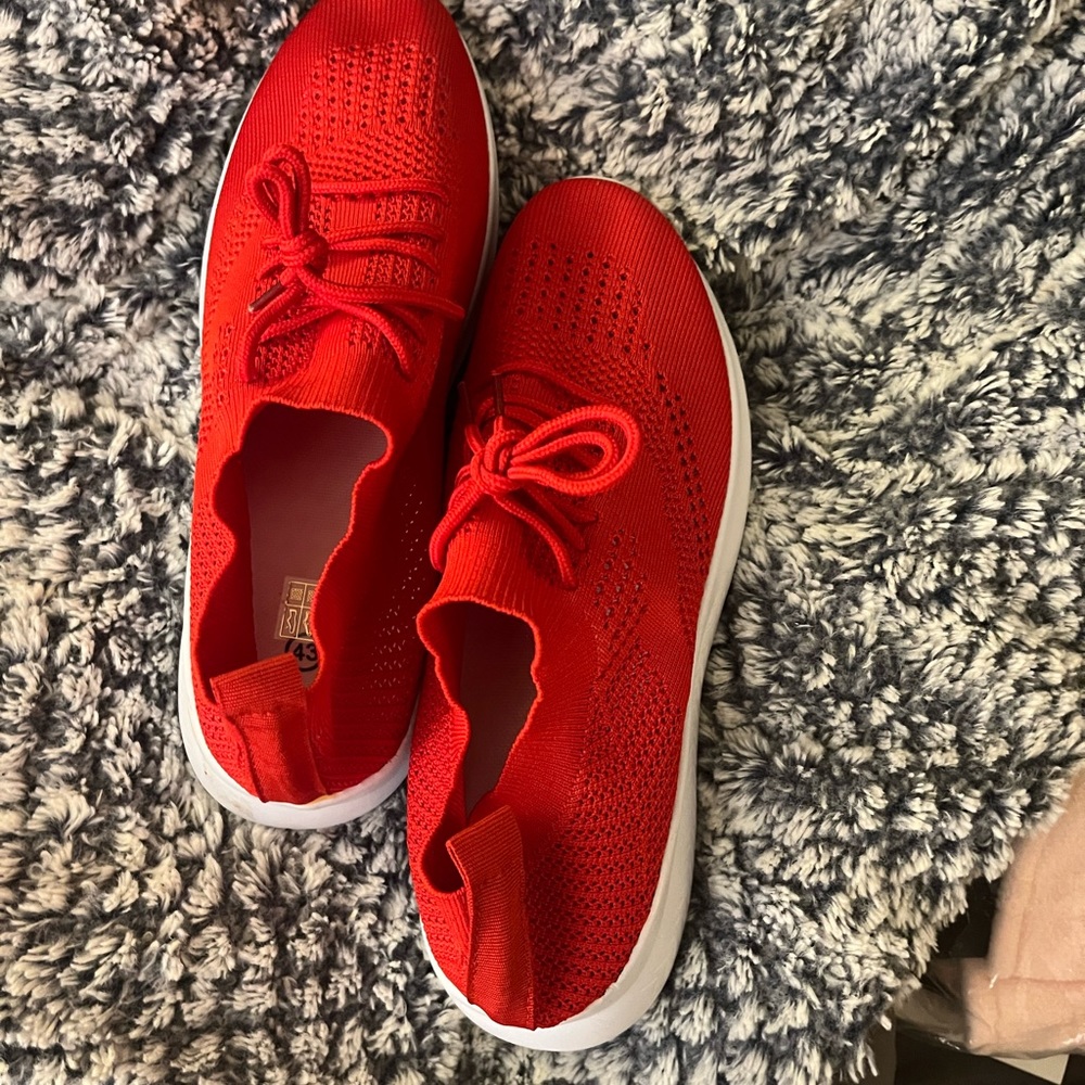 NWOB red sneakers